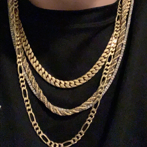 18k Solid Yellow Gold 26” Figaro Chain 45 grams - Picture 3 of 3